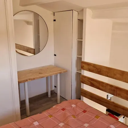 Maisonnette A 200m De La Plage, Terrasse, Clim, Parking Prive, Lave-linge Et Linge De Lit Compris