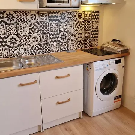 Feriehus Maisonnette A 200m De La Plage, Terrasse, Clim, Parking Prive, Lave-linge Et Linge De Lit Compris *