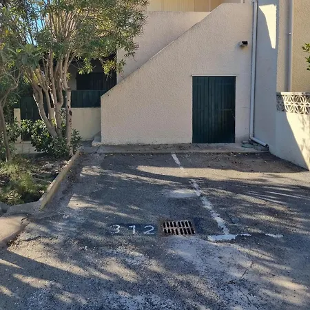 Maisonnette A 200m De La Plage, Terrasse, Clim, Parking Prive, Lave-linge Et Linge De Lit Compris *