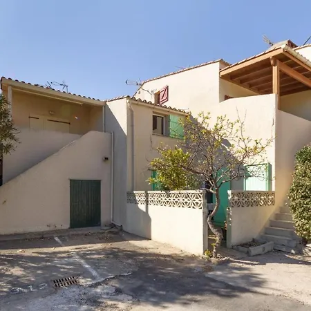 Maisonnette A 200m De La Plage, Terrasse, Clim, Parking Prive, Lave-linge Et Linge De Lit Compris Semesterbostad