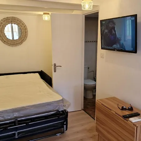 Maisonnette à 200m De La Plage, Terrasse, Clim, Parking Privé, Lave-linge Et Linge De Lit Compris Le Barcarès