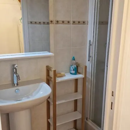 Maisonnette A 200m De La Plage, Terrasse, Clim, Parking Prive, Lave-linge Et Linge De Lit Compris *