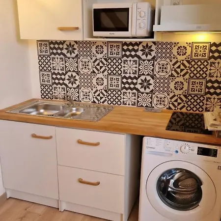 Semesterbostad Maisonnette A 200m De La Plage, Terrasse, Clim, Parking Prive, Lave-linge Et Linge De Lit Compris