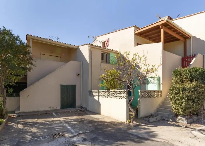 Maisonnette A 200m De La Plage, Terrasse, Clim, Parking Prive, Lave-linge Et Linge De Lit Compris بيت للعطل