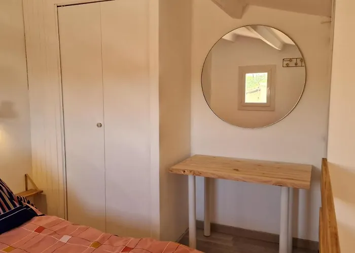 Maisonnette A 200m De La Plage, Terrasse, Clim, Parking Prive, Lave-linge Et Linge De Lit Compris بيت للعطل *