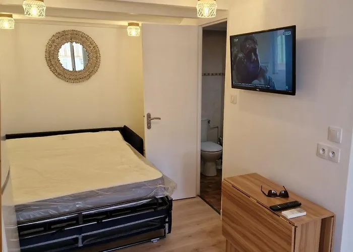 Maisonnette A 200m De La Plage, Terrasse, Clim, Parking Prive, Lave-linge Et Linge De Lit Compris Le Barcarès