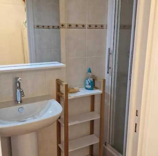 Maisonnette A 200m De La Plage, Terrasse, Clim, Parking Prive, Lave-linge Et Linge De Lit Compris *