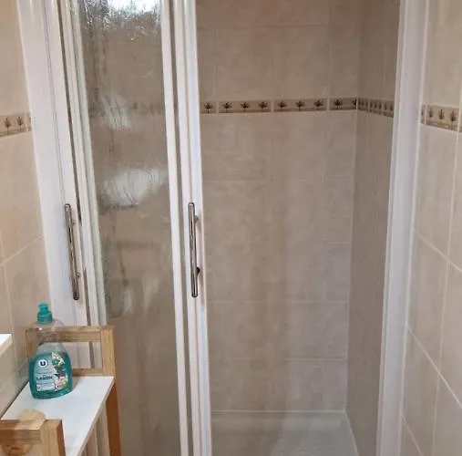 Maisonnette A 200m De La Plage, Terrasse, Clim, Parking Prive, Lave-linge Et Linge De Lit Compris