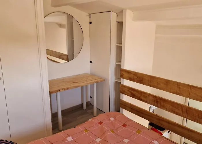 Maisonnette A 200m De La Plage, Terrasse, Clim, Parking Prive, Lave-linge Et Linge De Lit Compris