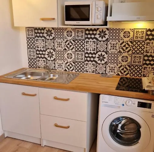 بيت للعطل Maisonnette A 200m De La Plage, Terrasse, Clim, Parking Prive, Lave-linge Et Linge De Lit Compris