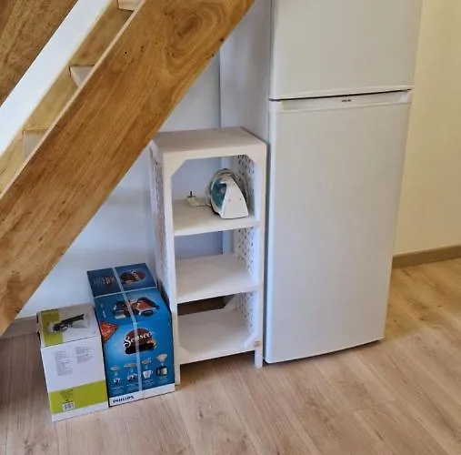 Maisonnette A 200m De La Plage, Terrasse, Clim, Parking Prive, Lave-linge Et Linge De Lit Compris بيت للعطل *