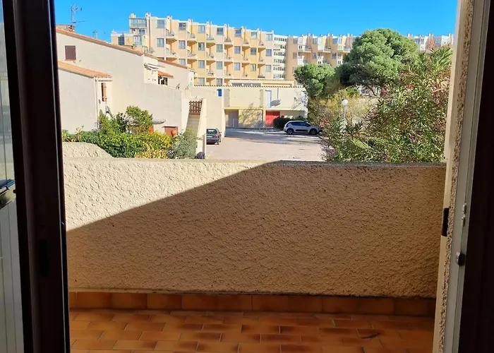 Maisonnette A 200m De La Plage, Terrasse, Clim, Parking Prive, Lave-linge Et Linge De Lit Compris بيت للعطل Le Barcarès