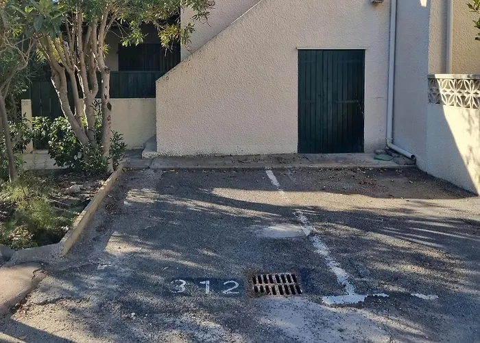 Maisonnette A 200m De La Plage, Terrasse, Clim, Parking Prive, Lave-linge Et Linge De Lit Compris *