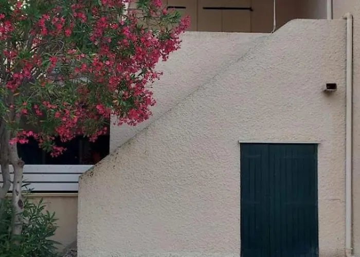 Maisonnette A 200m De La Plage, Terrasse, Clim, Parking Prive, Lave-linge Et Linge De Lit Compris بيت للعطل